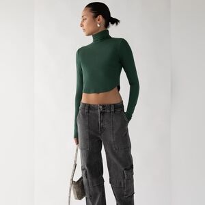 Oak And Ford Green Cropped Turtleneck